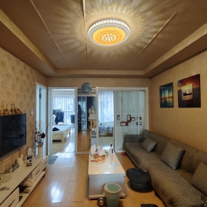 出售望海园中学顺沁苑，多层住人二楼，带储藏室，简单装修